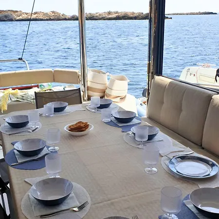 Catamarano Lux Botel *