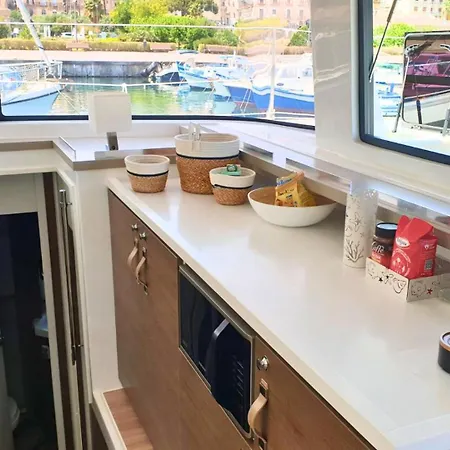 Catamarano Lux Πλωτό κατάλυμα Παλέρμο